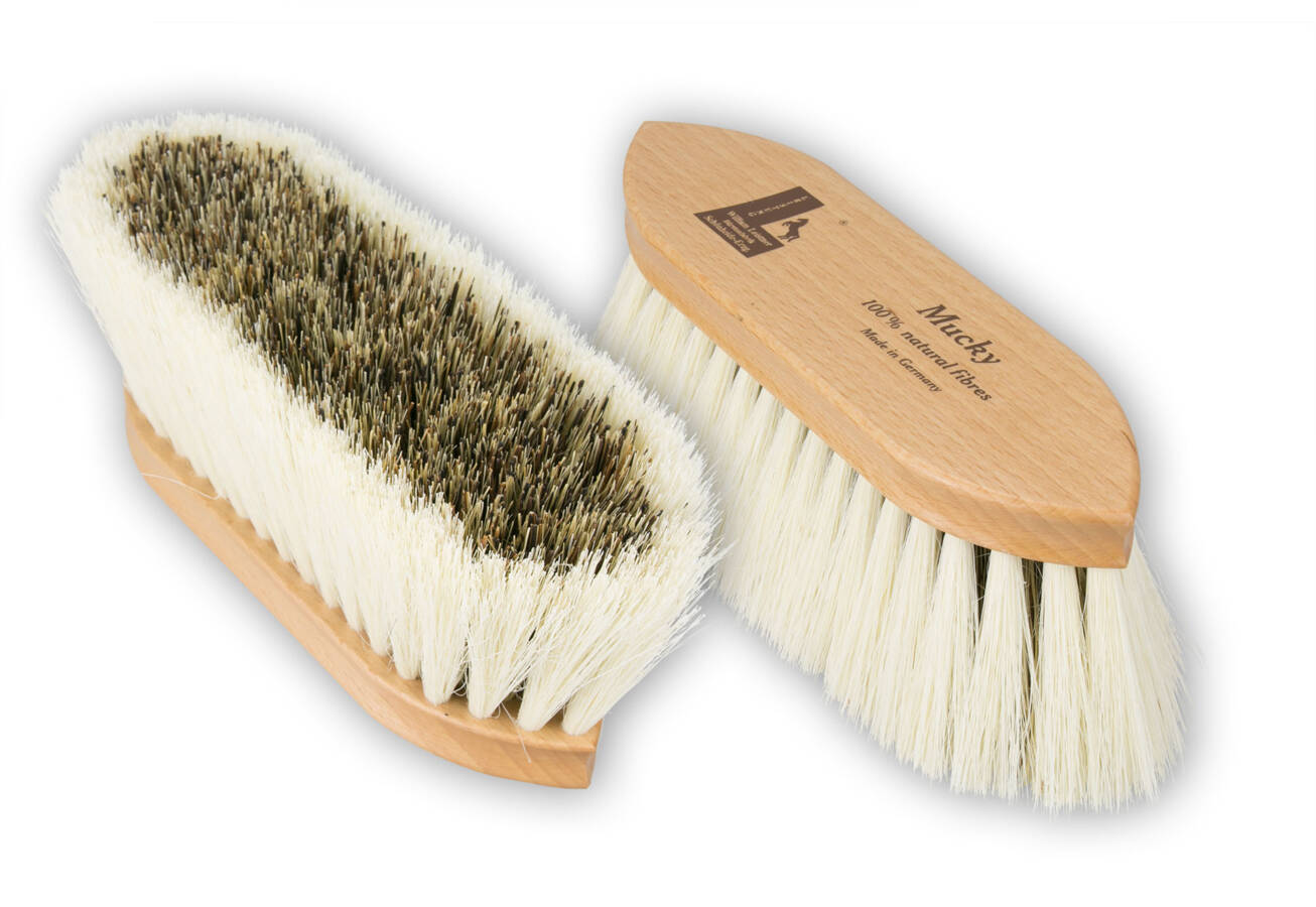 Mane brush m fiber union mixture