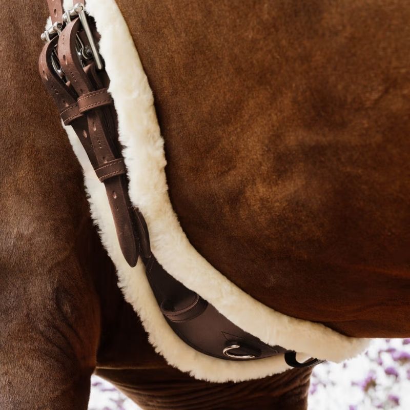 Kentucky Anatomisk Dressyrgjord fårskinn