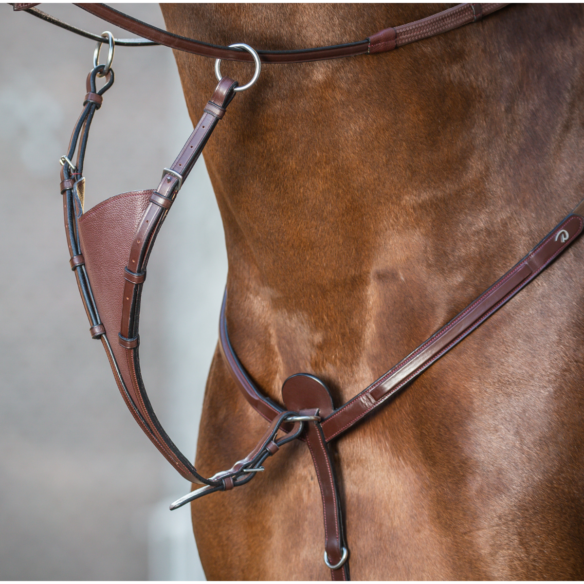 Dyon NE Short martingale bib soft for breast feeding