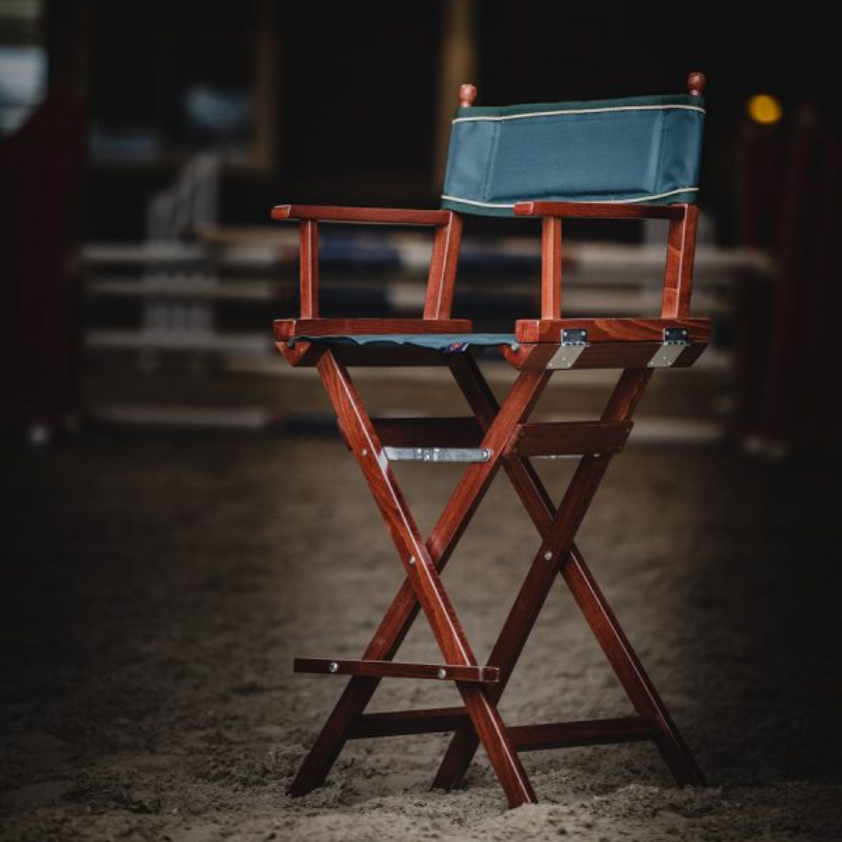 One Equestrian Regissörstol Hög