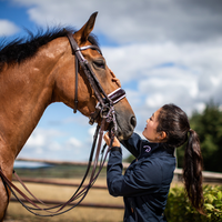 Dyon WO Kandar vitfodrad lackad nosgrimma